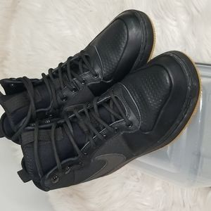 Mens Black Hightop Nikes size 8 1/2